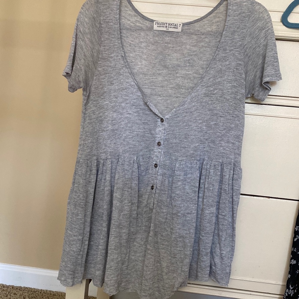 Cute grey tee